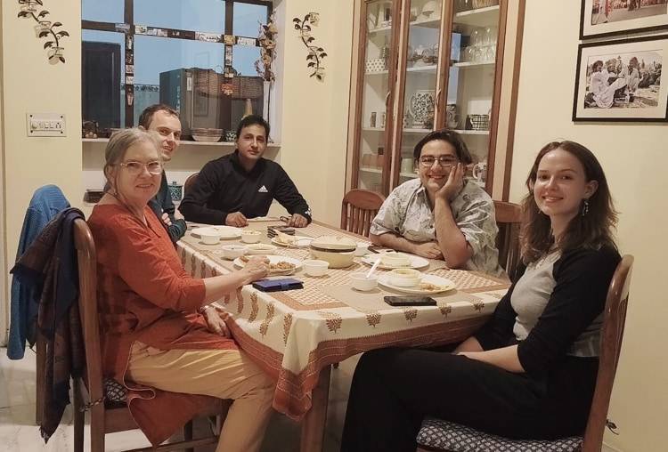 Sophia Gio students having dinner at Hindi hour 750 min