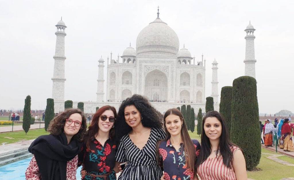 hindi hour students visiting tajmahal agra